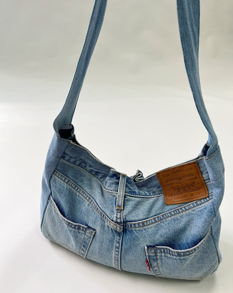 Women Levi's Purse (10% Off), Women's Fashion, Bags & Wallets, Purses &  Pouches on Carousell