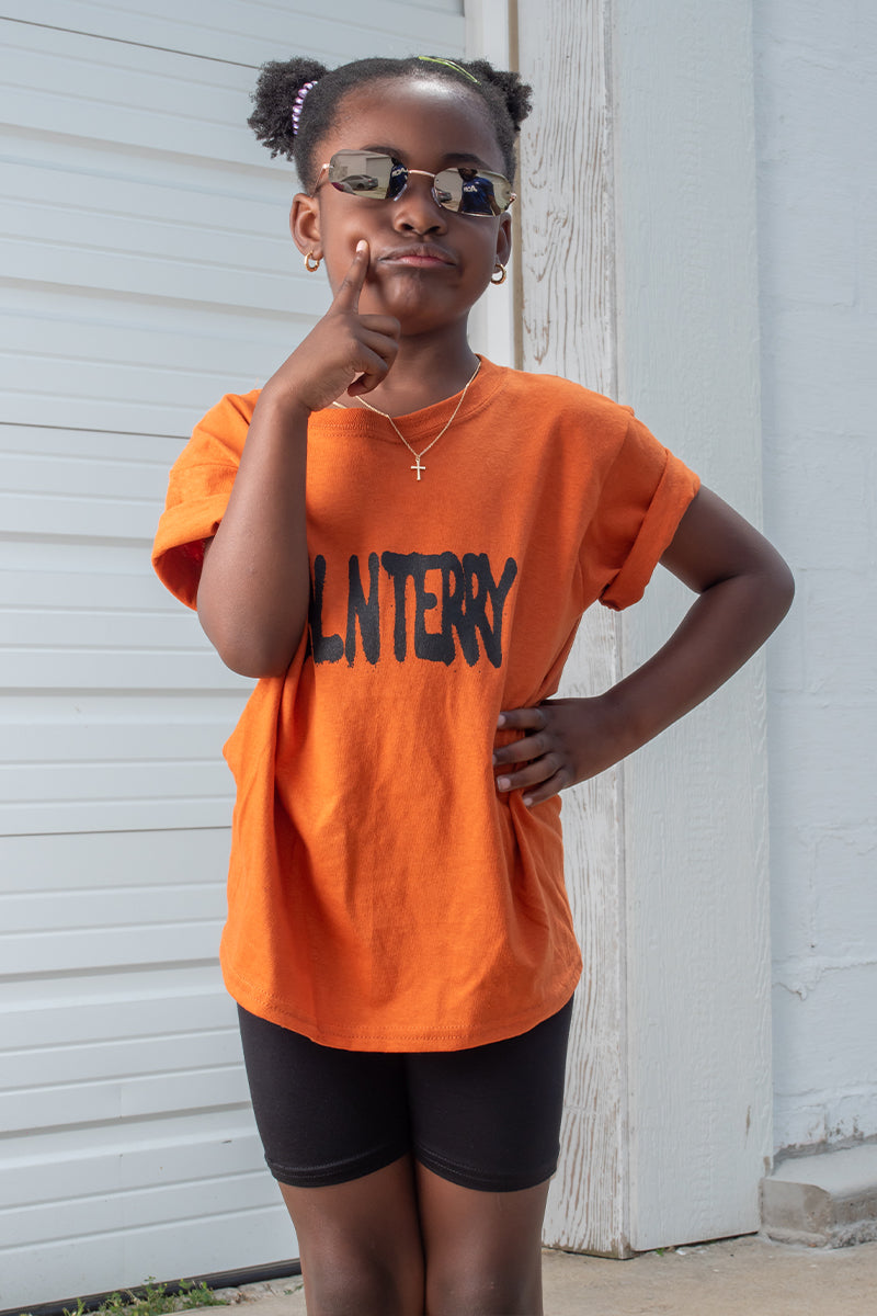 儿童橙色 N 黑色喷漆 T 恤