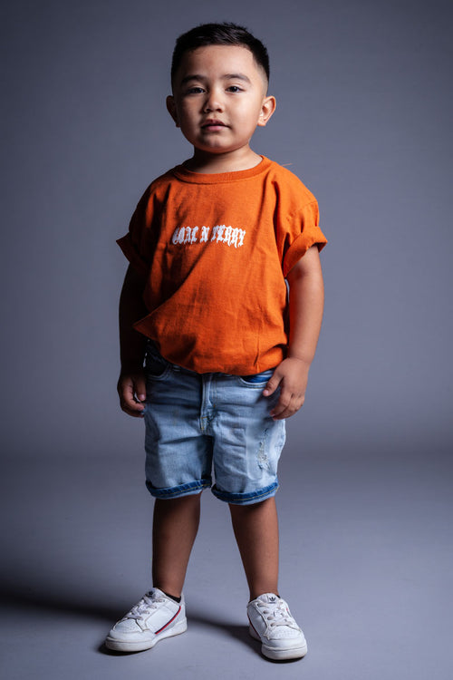 儿童橙白迷你医疗 T 恤